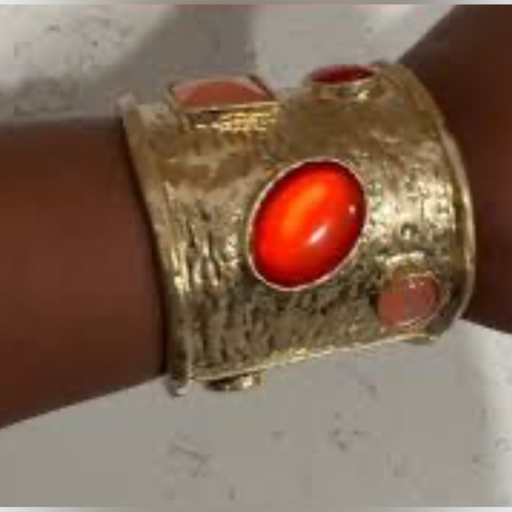 NWT ⚜️♥️⚜️ Piper K Gold and Red Statement Cuff Bracelet - Picture 5 of 8